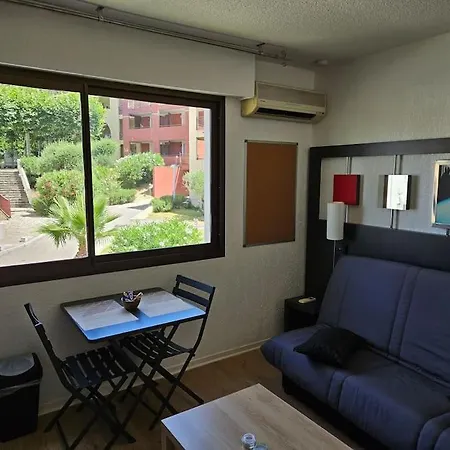 Studio Au Calme Et Tout Equipe Apartamento *